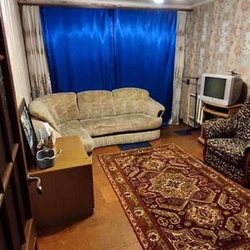 сдам 1 ком Тополь 1 дом 25  рядом Варус, есть гараж