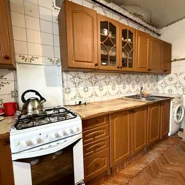 Трикімнатна квартира по Набережній !!!