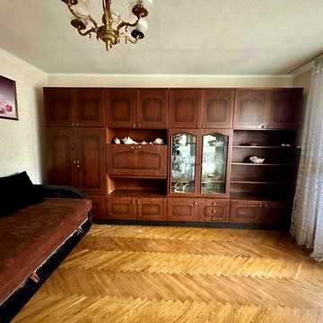 Метро Чернігівська 2 хв., 1к. затишна квартира, довгострокова оренда,Малишка 31