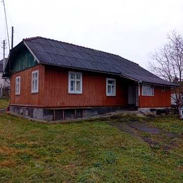 Продається дерев'яний будинок у селі Воютичі