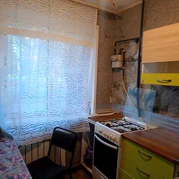 Довгостроково, помісячно, 2хкімн., 1поверх,4місця,В.Гурова буд.45
