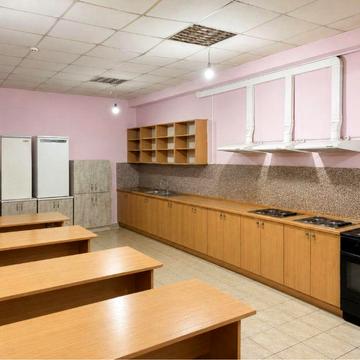 Продам готовий будинок, діючий бізнес! Подільский район, до метро 5 хвилин! Власне бомбосховище!