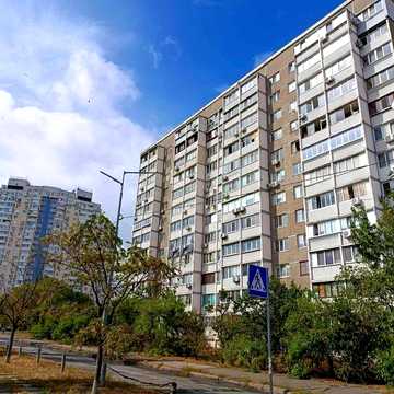 Продаж 2-кімнатної квартири біля озера Оболонь без комісії вул. Йорданська, 2Б 1 поверх з підвалом