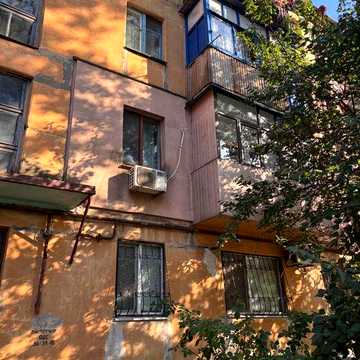 Продається в Тернівському районі, зупинка Романа Шухевича,  3 кімнатна квартира на 3 поверсі 4 поверхового будинку