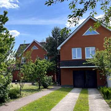 Три чудових будинки на одній доглянутий ділянці 12.68 соток
