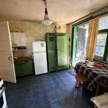 Продам 3 кімнатну квартиру.з власним подвірʼям