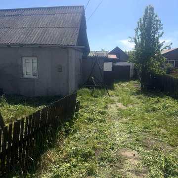 Продам Пів будинку з можливостю добудування , город , гараж