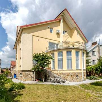 Долинна вул., 9