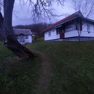 Продам  (особняк ,будинок)розвинута інфраструктура(без умов).Від власника