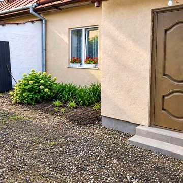Продаж 2-кімнатного будинку на вул. Карпатської України