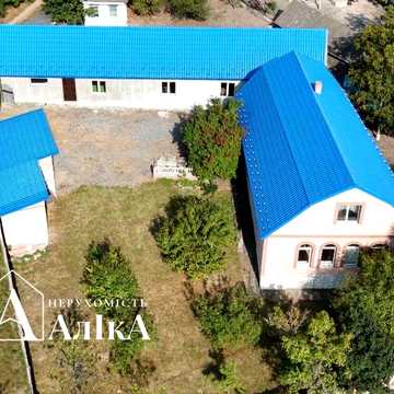 Продам два чудових будинки з ремонтом на одній території!