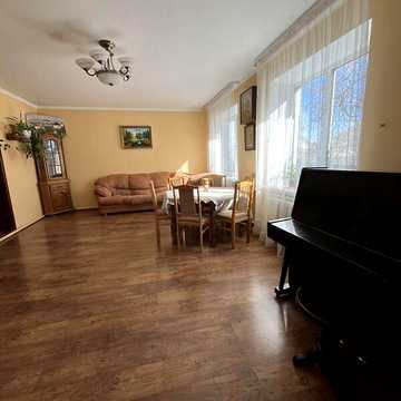 Продаж 5к Дім Незалежна вулиця
