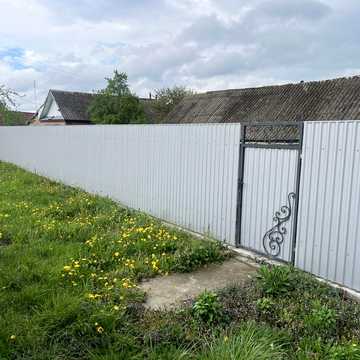Продається земельна ділянка, повністю огородженна парканом, садок 30 сотих