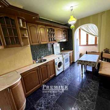 5-к. квартира 97.5 м² с ремонтом на ул. Ак. Королева