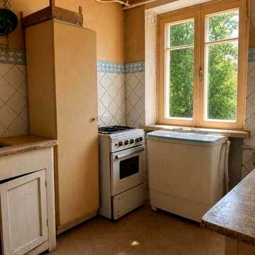 Продам 2 х комнетную Варненсеая / Танцюри ( Генерала Петрова )
