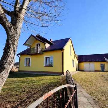 Продаю будинок у м.Дрогобич ,вулиця Кирило - Мефодіївська .