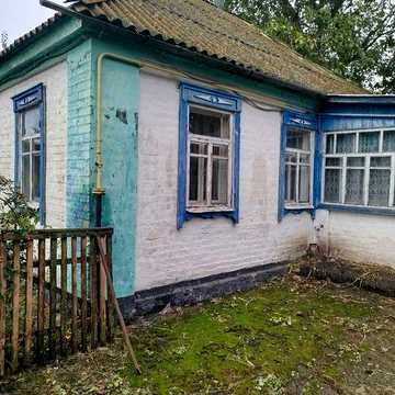 Продається будинок в с Згурівка Київської області  вулиця Героїв України,Отоплення газове і дров'яне , .вода ,провев будинок  туалет на вулиці