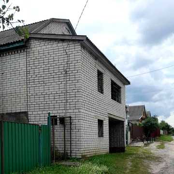 продається 1/2 будинку
