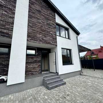 Продам дуплекс на першій лінії від ліса по вул. Драгоманова, район Садів!