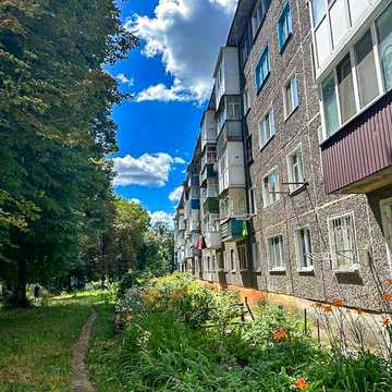 Продається квартира в жилому стані. Не кутова