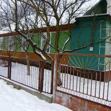 Продається великий будинок 140 м² (2 окремі входи) на земельній ділянці 12 соток біля соснового лісу в селищі Понінка