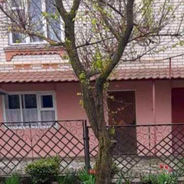 Продаж добротного будинку 162 кв. м, 4 кімнати на 10 соток, Стрижавка