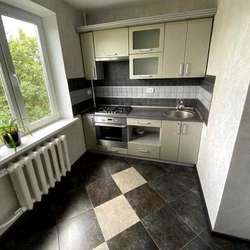 Продаж 2к квартири на вул. Андрія Первозванного, Вишенька