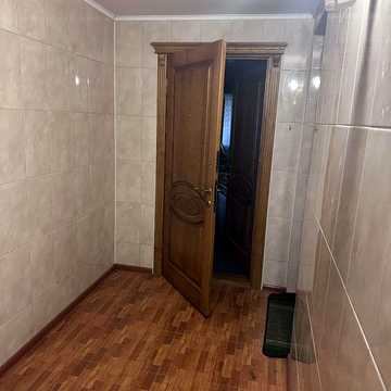 2-х кімнатна квартира,64 м.кв.від власника(1-й поверх з підвалом)