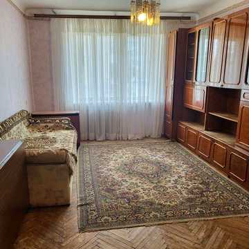 Продаж 1 кімнатної квартири в районі Відродження.