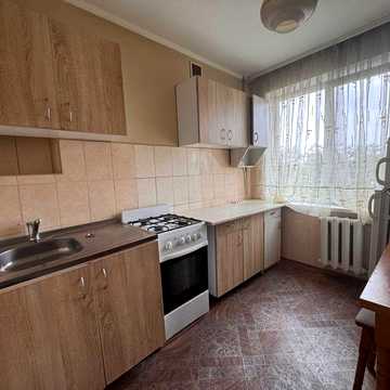 У продажу 2-кімнатна квартира на Добровольського/Паустовського.