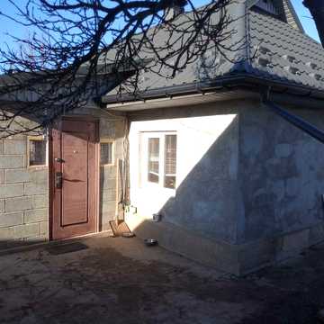 Продам будинок-господарство в Кам'янець-Подільському р-ні.