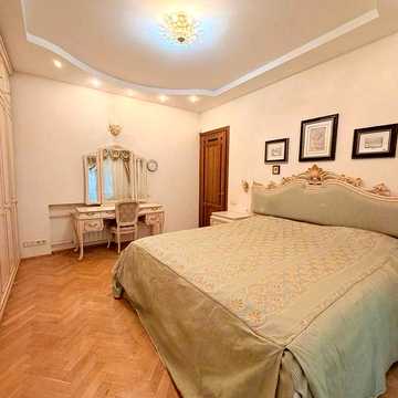 Затишна 3-к квартира, Грушевського, 34 , Арсенальна, Маріїнський парк, Cosy and stylish 3-room apartment near Mariinskyi Park.