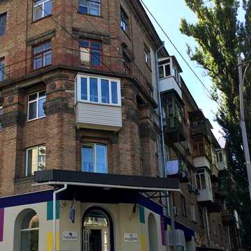 Дуже цікава двокімнатна квартира.