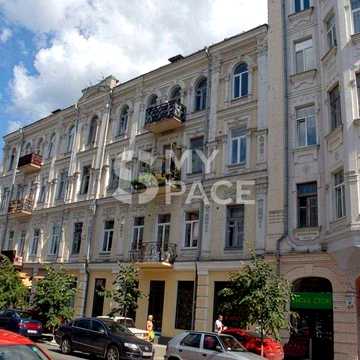 Продаж 2к квартири 65 м.кв. в історичному центрі Подолу — вул. Спаська, 8А, 2 хвилини пішки до Контрактової площі та метро.