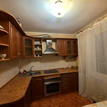 Здам в оренду  2 кімнатну квартиру,  рн.ринку Урожай.