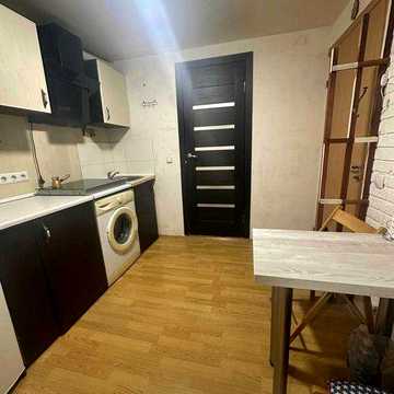 Продам 1-ком.кв.в центре города, можно під комерцію (377-699)