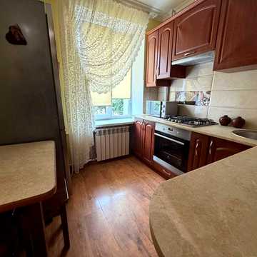 Продам 2к квартиру з ремонтом, центр, 2-й поверх