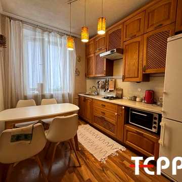 Продаж 2-кімнатної повнометражної квартири, Правий Берег