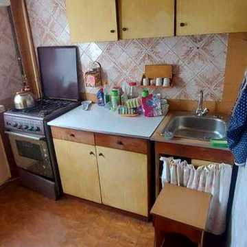 продам 2 х.ком.квартиру ХТЗ по.Индустриальный. 57.