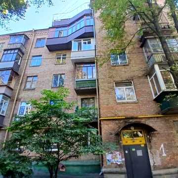 Продам двохкімнатну сталінку вул Приймаченко 1/27  78500$