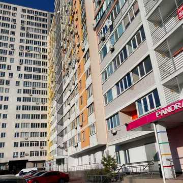 Сонячна, видова студія і комора.