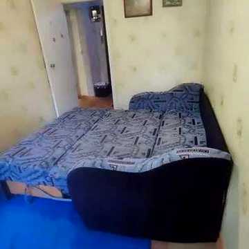 Продам частково з меблями трикімнатну квартиру