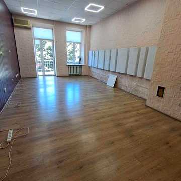 Сдам большую 4-х км кв.Общей площадью 135 кв.м. Проспект Яворницкого, 42. Без мебели, техники.