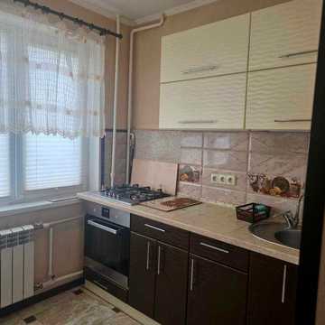 Продам 3 кімнатну квартиру , Оболонь, вул.Прирічна 19.