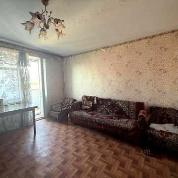 Продам 4-кімнатну квартиру в центрі міста