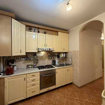 Продається 4-кімнатна квартира