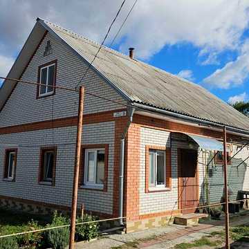 Неподалік від центру міста Березань, продаж будинку.