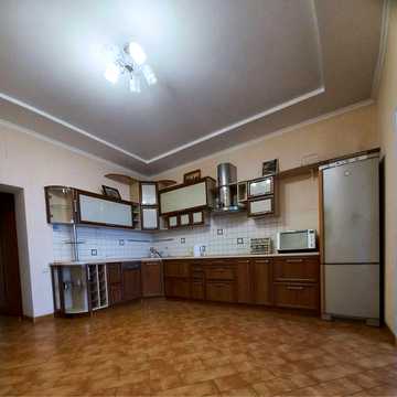 Велика 2-кімнатна квартира вул. Армійська
