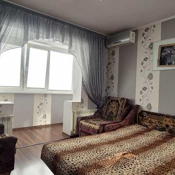 Чорнобильська вул., 17