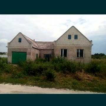 Продам будинок в центрі Петриківки.